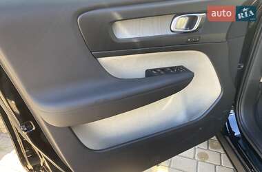 Внедорожник / Кроссовер Volvo XC40 2022 в 