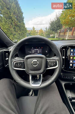 Внедорожник / Кроссовер Volvo XC40 2024 в 