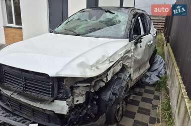 Позашляховик / Кросовер Volvo XC40 2018 в 