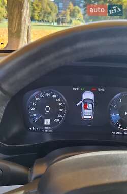 Внедорожник / Кроссовер Volvo XC40 2018 в 