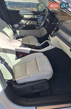 Внедорожник / Кроссовер Volvo XC40 2018 в 