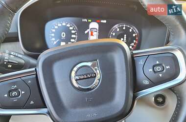 Внедорожник / Кроссовер Volvo XC40 2018 в 