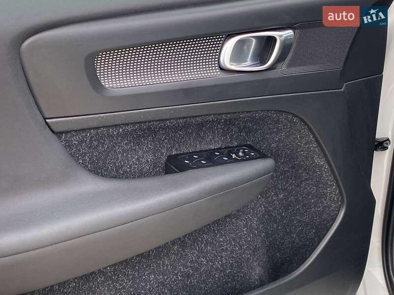 Внедорожник / Кроссовер Volvo XC40 2021 в Самборе