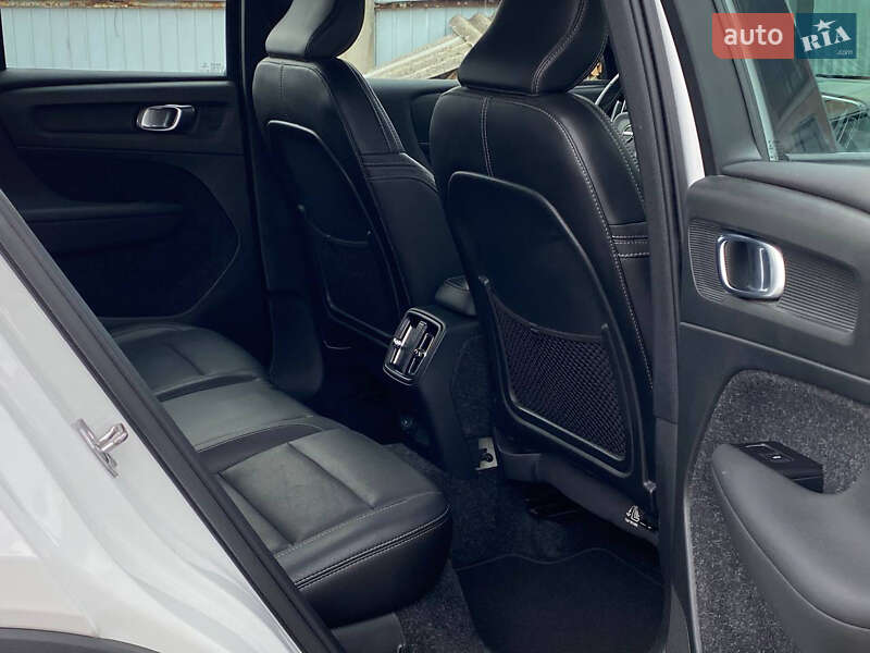 Внедорожник / Кроссовер Volvo XC40 2021 в Самборе