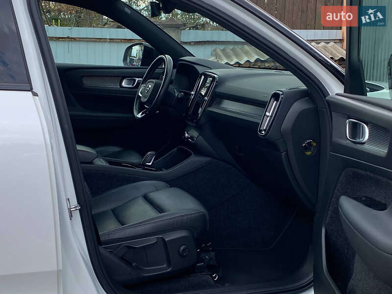 Внедорожник / Кроссовер Volvo XC40 2021 в Самборе