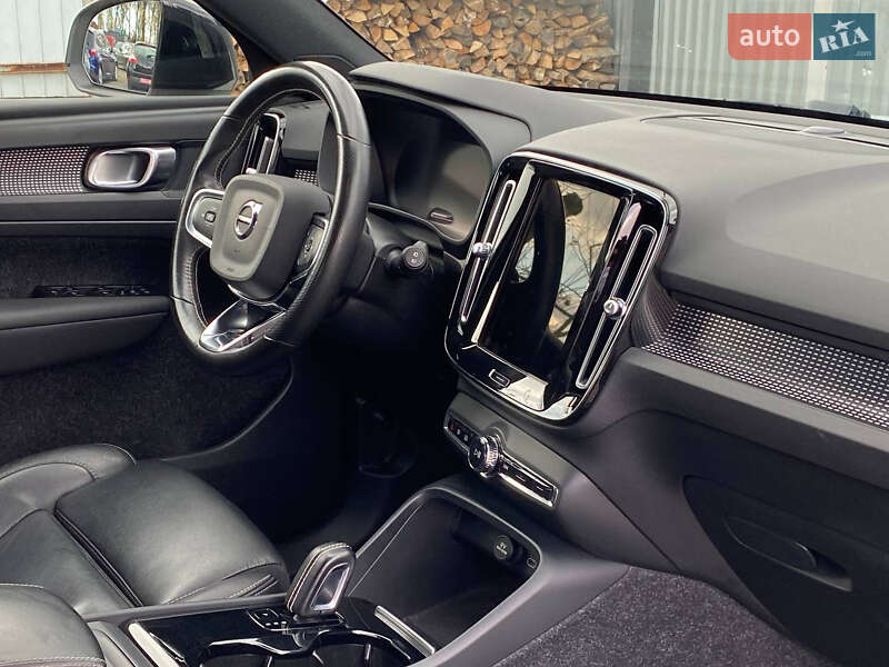 Внедорожник / Кроссовер Volvo XC40 2021 в Самборе