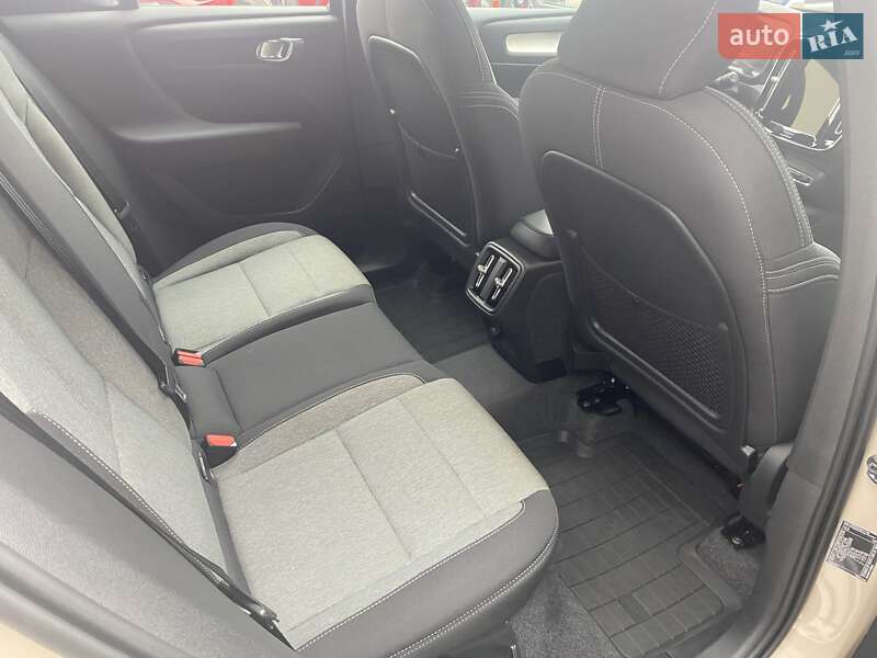 Позашляховик / Кросовер Volvo XC40 2024 в Києві фото 13 Позашляховик / Кросовер Volvo XC40 2024 в Києві