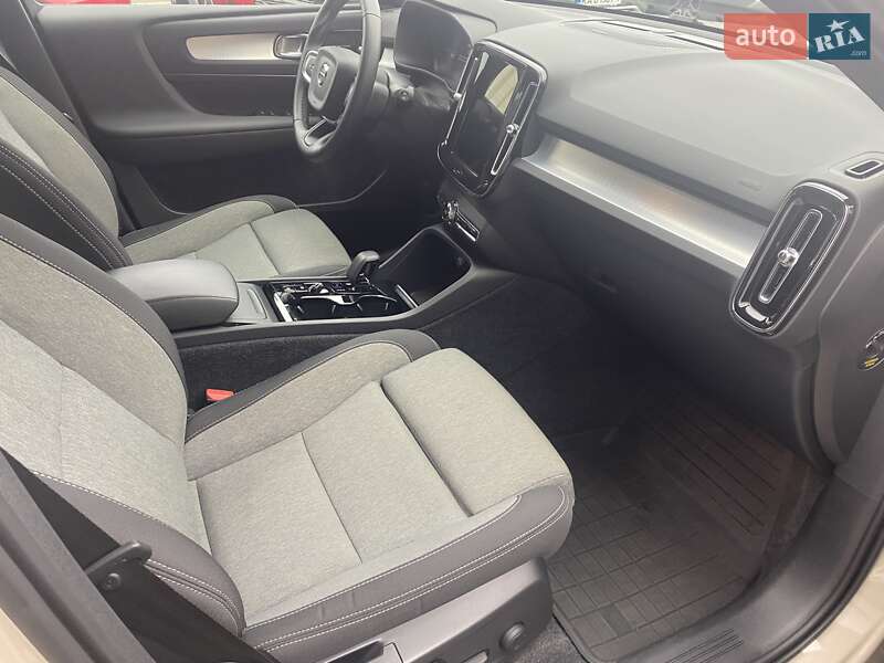 Позашляховик / Кросовер Volvo XC40 2024 в Києві фото 14 Позашляховик / Кросовер Volvo XC40 2024 в Києві