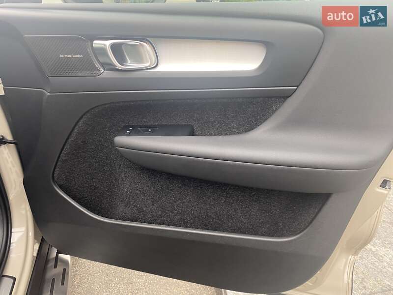 Позашляховик / Кросовер Volvo XC40 2024 в Києві фото 20 Позашляховик / Кросовер Volvo XC40 2024 в Києві