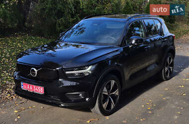 Внедорожник / Кроссовер Volvo XC40 2021 в 