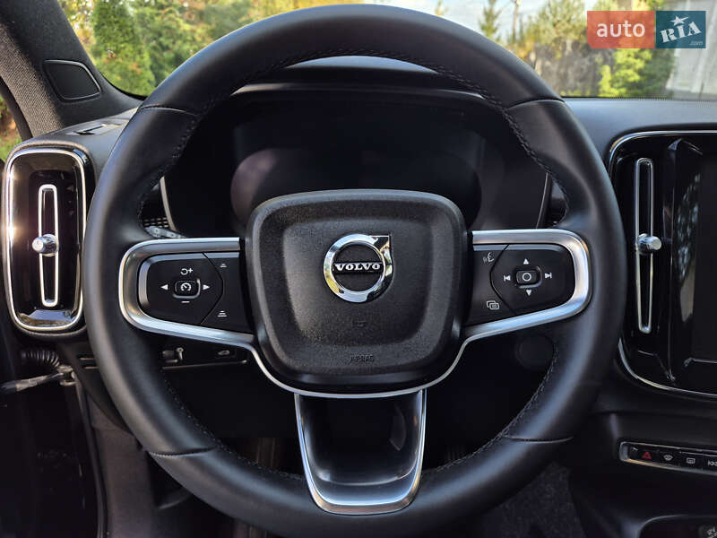 Позашляховик / Кросовер Volvo XC40 2021 в Львові
