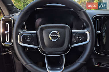 Внедорожник / Кроссовер Volvo XC40 2021 в 