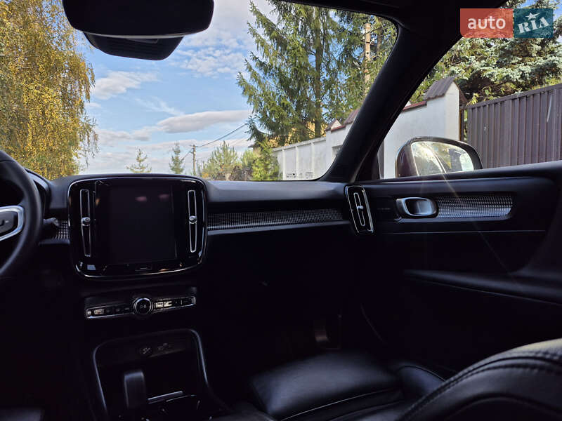 Позашляховик / Кросовер Volvo XC40 2021 в Львові