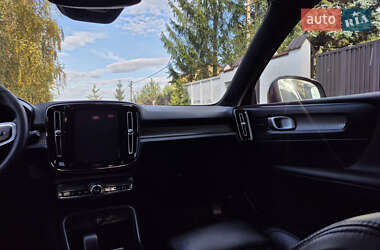 Внедорожник / Кроссовер Volvo XC40 2021 в 