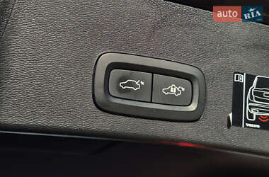 Внедорожник / Кроссовер Volvo XC40 2021 в 