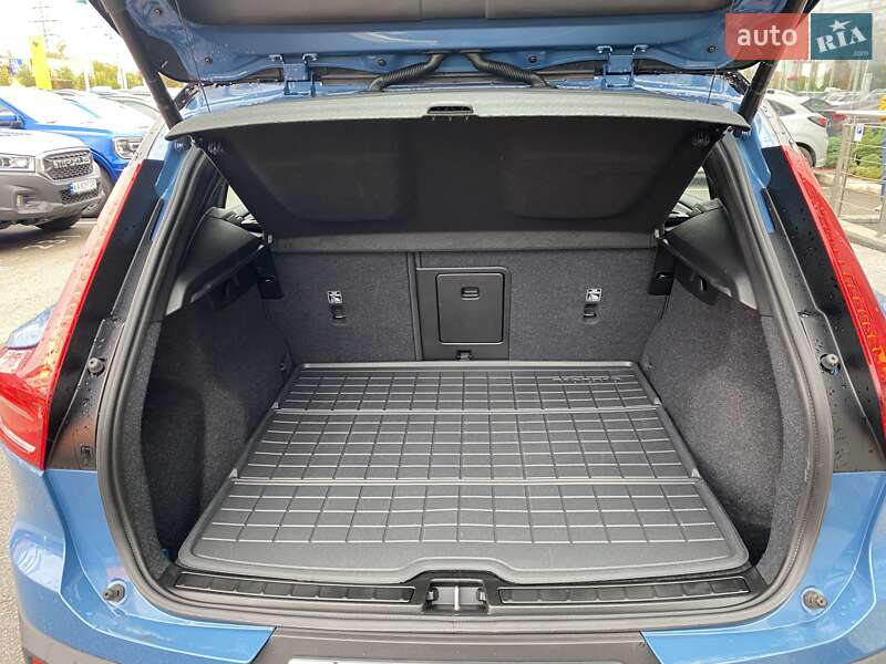 Внедорожник / Кроссовер Volvo XC40 2023 в Киеве фото 11 Внедорожник / Кроссовер Volvo XC40 2023 в Киеве