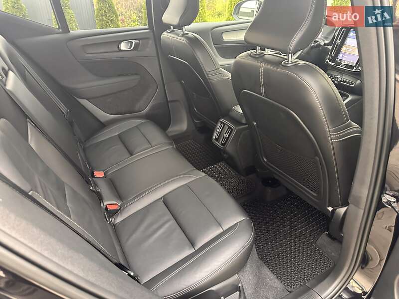 Внедорожник / Кроссовер Volvo XC40 2023 в Самборе