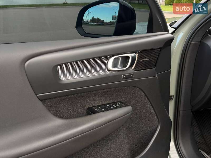 Внедорожник / Кроссовер Volvo XC40 2021 в Киеве фото 14 Внедорожник / Кроссовер Volvo XC40 2021 в Киеве