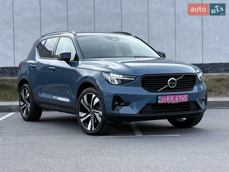 Внедорожник / Кроссовер Volvo XC40 2024 в Киеве