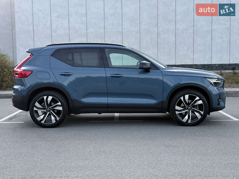 Внедорожник / Кроссовер Volvo XC40 2024 в Киеве
