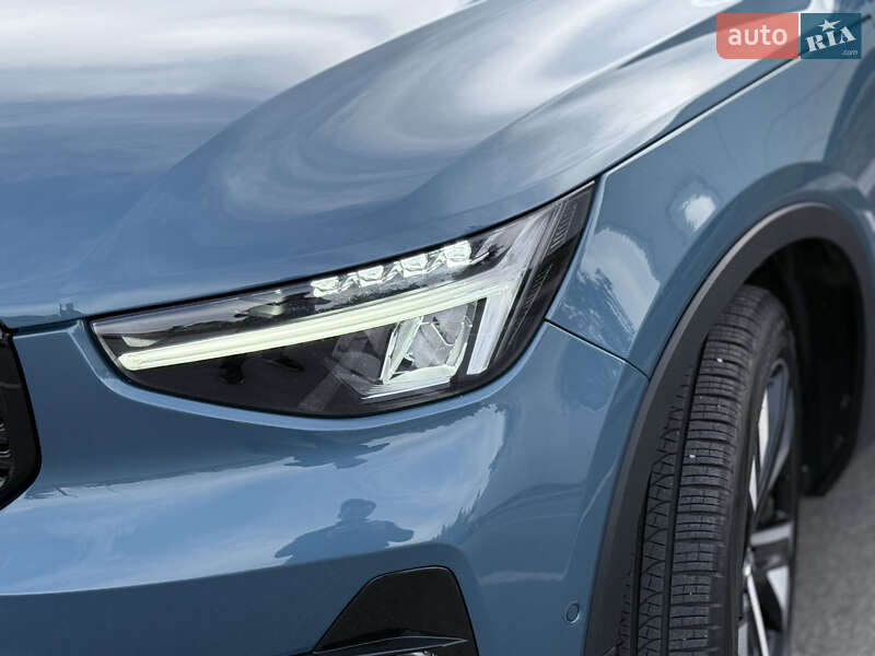 Внедорожник / Кроссовер Volvo XC40 2024 в Киеве