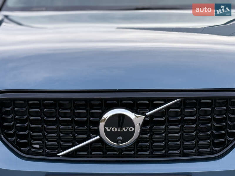 Внедорожник / Кроссовер Volvo XC40 2024 в Киеве