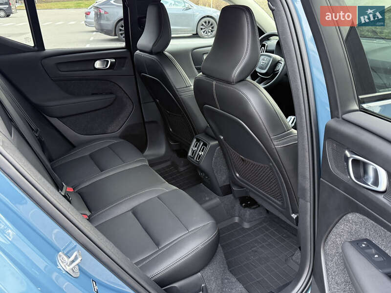 Внедорожник / Кроссовер Volvo XC40 2024 в Киеве