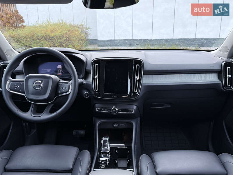 Внедорожник / Кроссовер Volvo XC40 2024 в Киеве