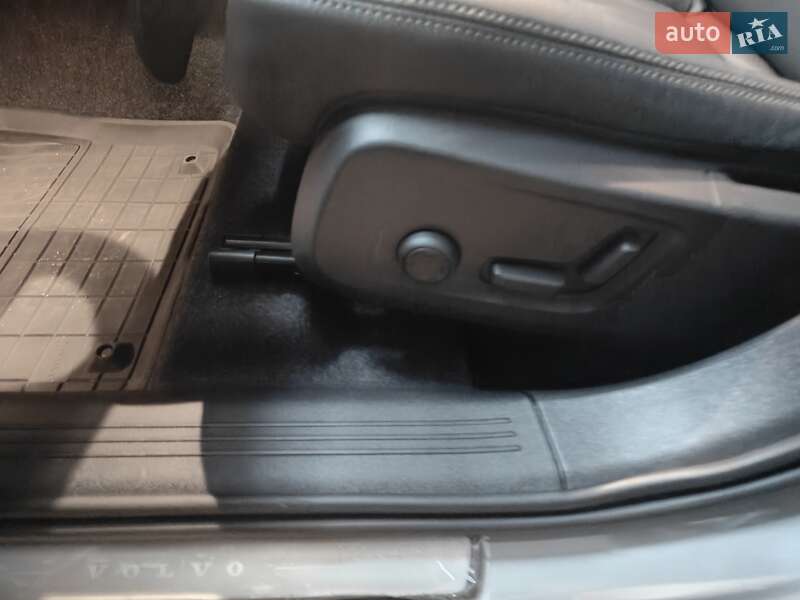 Позашляховик / Кросовер Volvo XC40 2025 в Києві