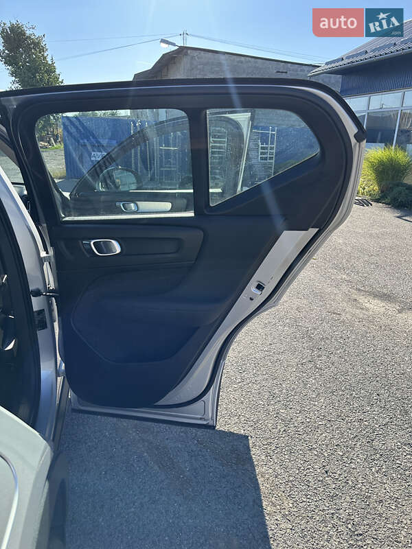 Позашляховик / Кросовер Volvo XC40 2018 в Вишгороді фото 17 Позашляховик / Кросовер Volvo XC40 2018 в Вишгороді