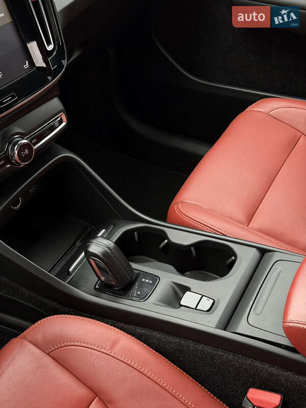 Внедорожник / Кроссовер Volvo XC40 2018 в Новояворовске