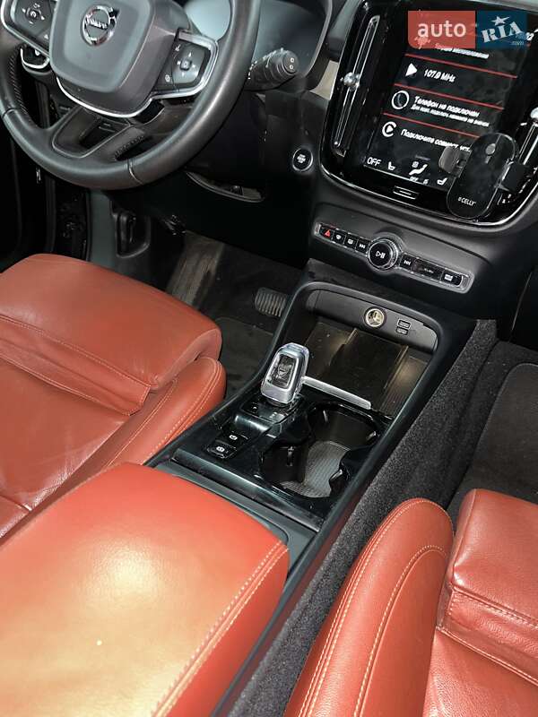 Внедорожник / Кроссовер Volvo XC40 2018 в Киеве