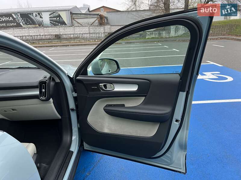 Внедорожник / Кроссовер Volvo XC40 2018 в Киеве