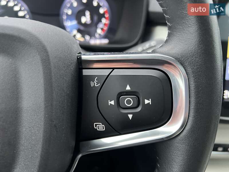 Внедорожник / Кроссовер Volvo XC40 2018 в Киеве