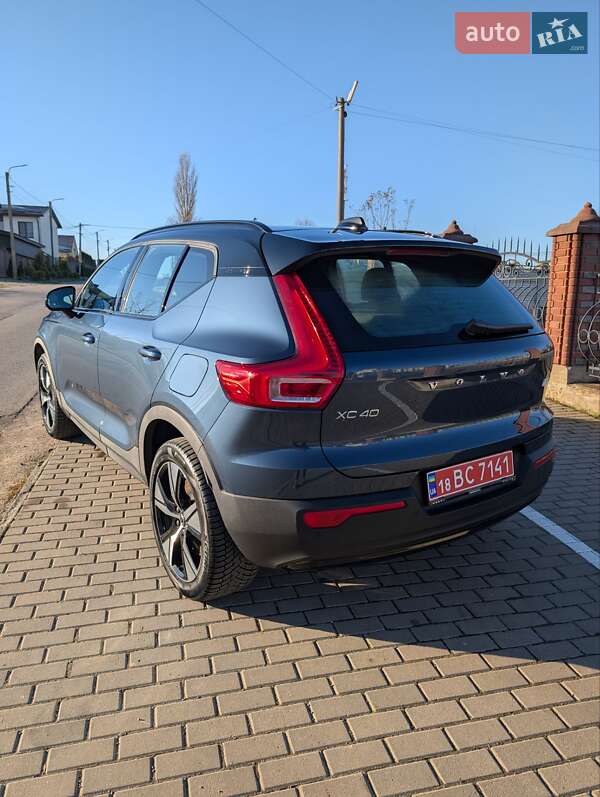Внедорожник / Кроссовер Volvo XC40 2021 в Ровно