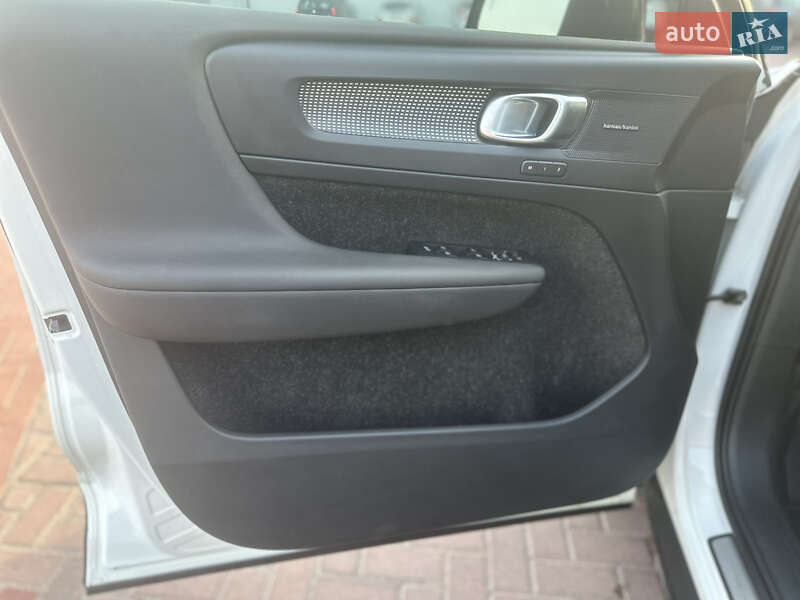 Внедорожник / Кроссовер Volvo XC40 2019 в Ровно