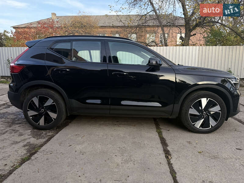 Внедорожник / Кроссовер Volvo XC40 2023 в Знаменке