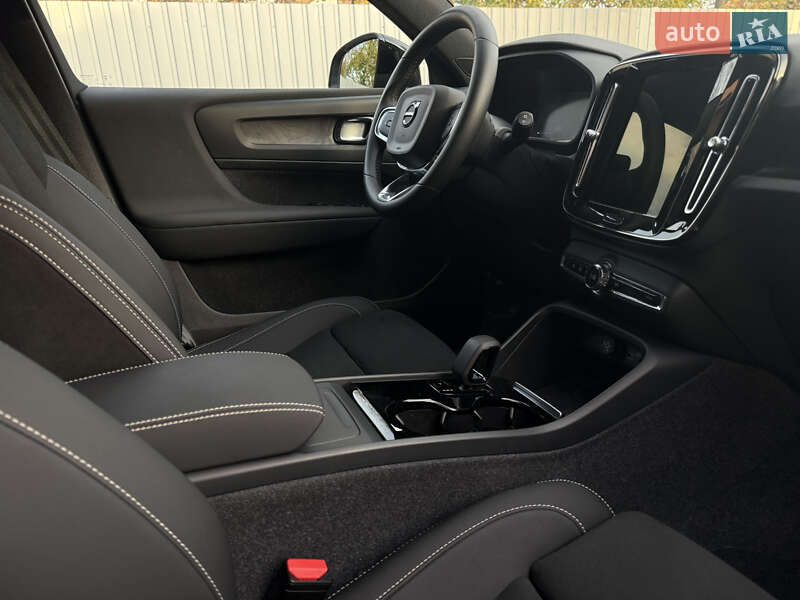 Внедорожник / Кроссовер Volvo XC40 2023 в Знаменке