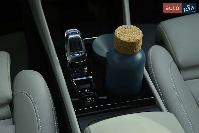 Внедорожник / Кроссовер Volvo XC40 2024 в Бердичеве фото 61 Внедорожник / Кроссовер Volvo XC40 2024 в Бердичеве