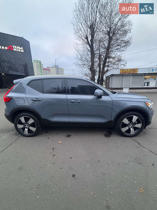 Внедорожник / Кроссовер Volvo XC40 2020 в Киеве
