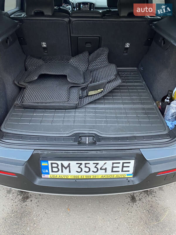 Внедорожник / Кроссовер Volvo XC40 2020 в Киеве