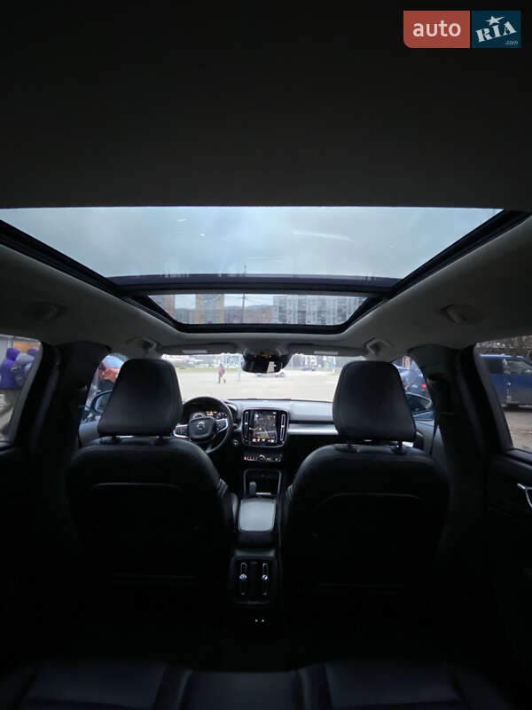 Внедорожник / Кроссовер Volvo XC40 2020 в Киеве