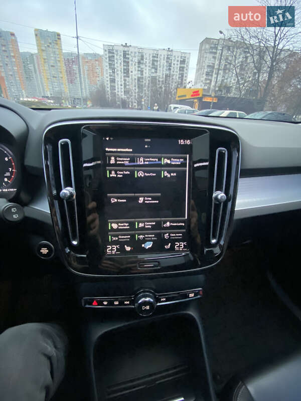 Внедорожник / Кроссовер Volvo XC40 2020 в Киеве