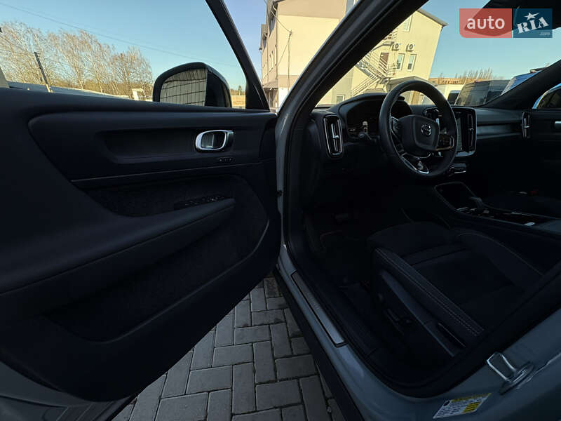 Внедорожник / Кроссовер Volvo XC40 2024 в Ровно