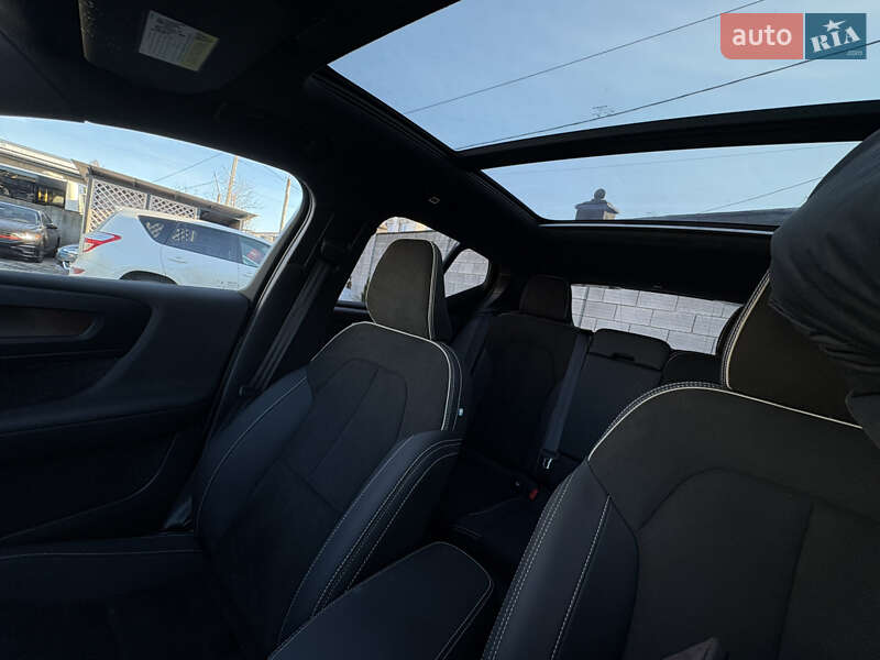 Внедорожник / Кроссовер Volvo XC40 2024 в Ровно