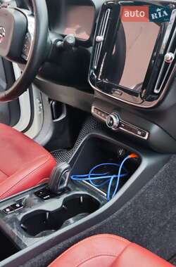 Позашляховик / Кросовер Volvo XC40 2019 в Києві