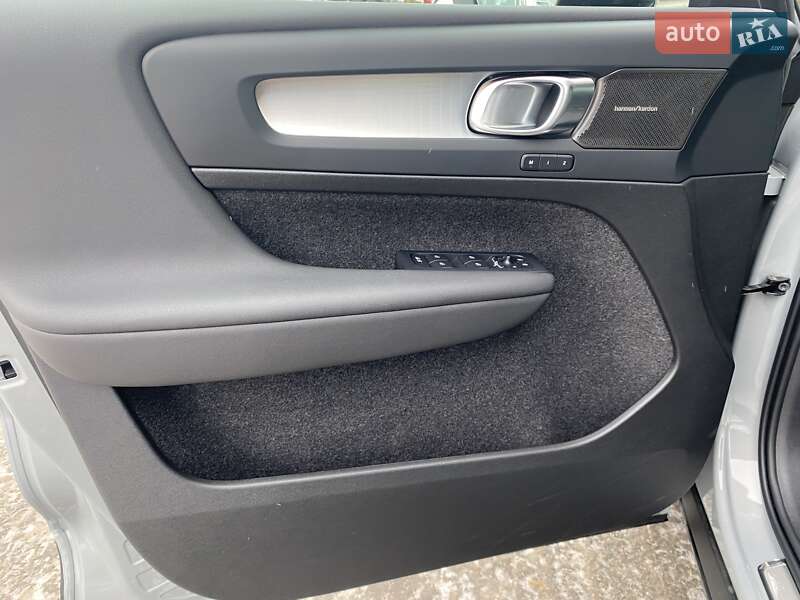 Внедорожник / Кроссовер Volvo XC40 2024 в Киеве фото 10 Внедорожник / Кроссовер Volvo XC40 2024 в Киеве