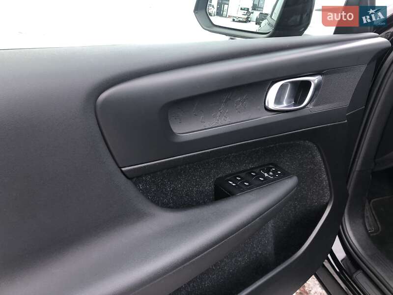 Внедорожник / Кроссовер Volvo XC40 2020 в Ровно