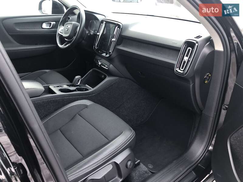 Внедорожник / Кроссовер Volvo XC40 2020 в Ровно