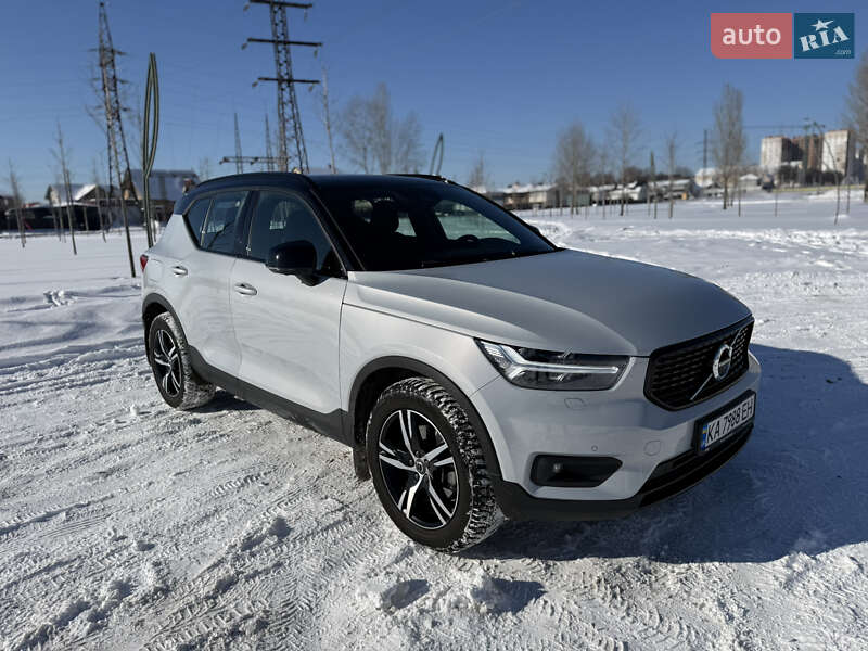 Позашляховик / Кросовер Volvo XC40 2021 в Бучі